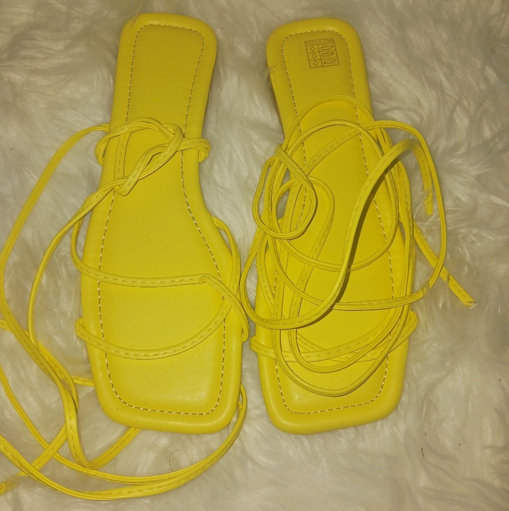 Women light yellow open toe lace up flat sandals - Picture 3 of 10